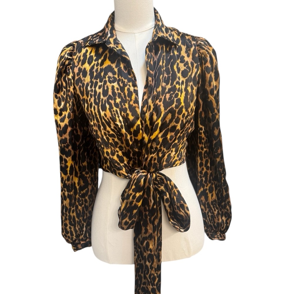 Live 4 Truth Leopard Tie Front Wrap Blouse Size Small Long Sleeve Cropped Top
